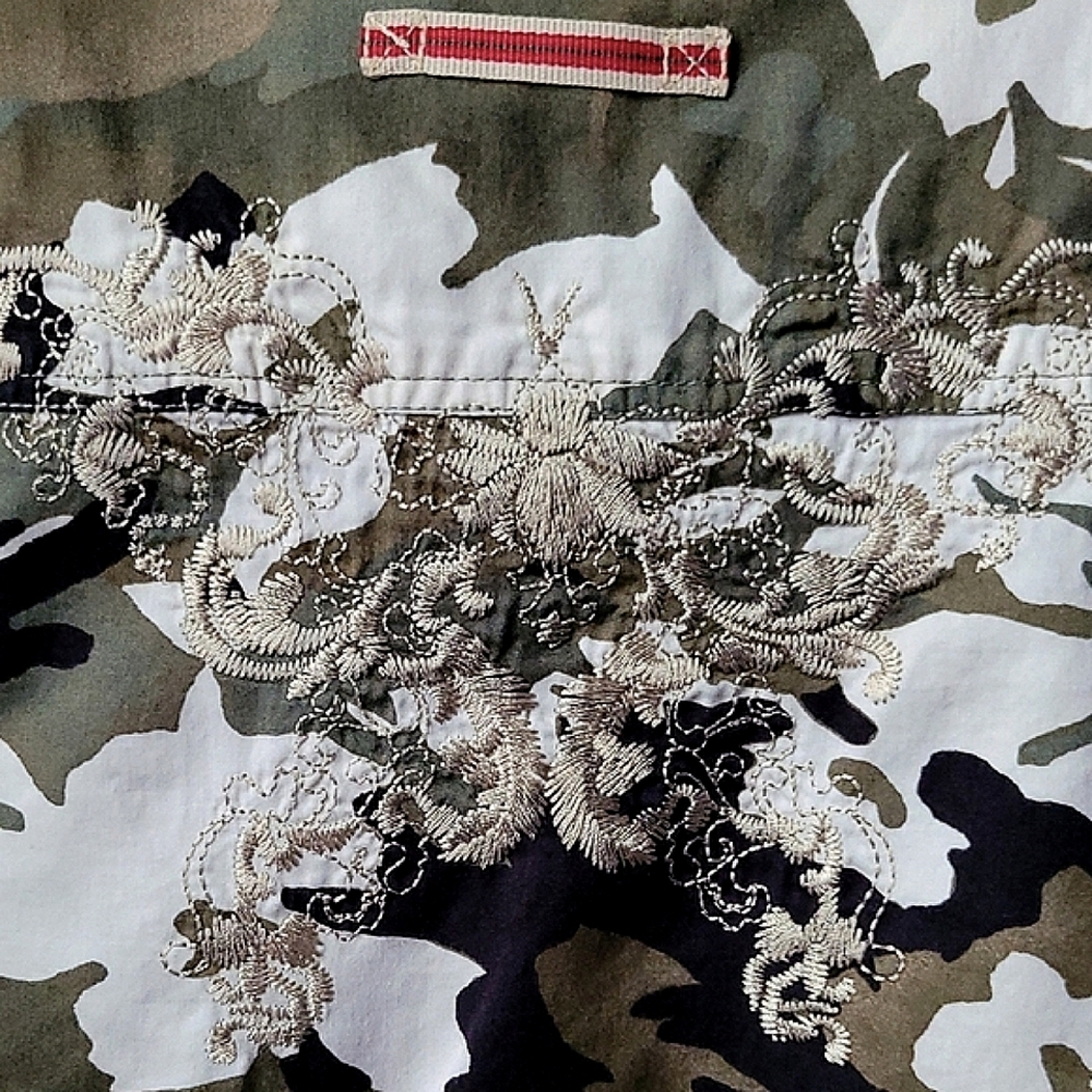 Chico's Camouflage Floral Shirt with Embroidery 3=16/XL - Picture 6 of 8